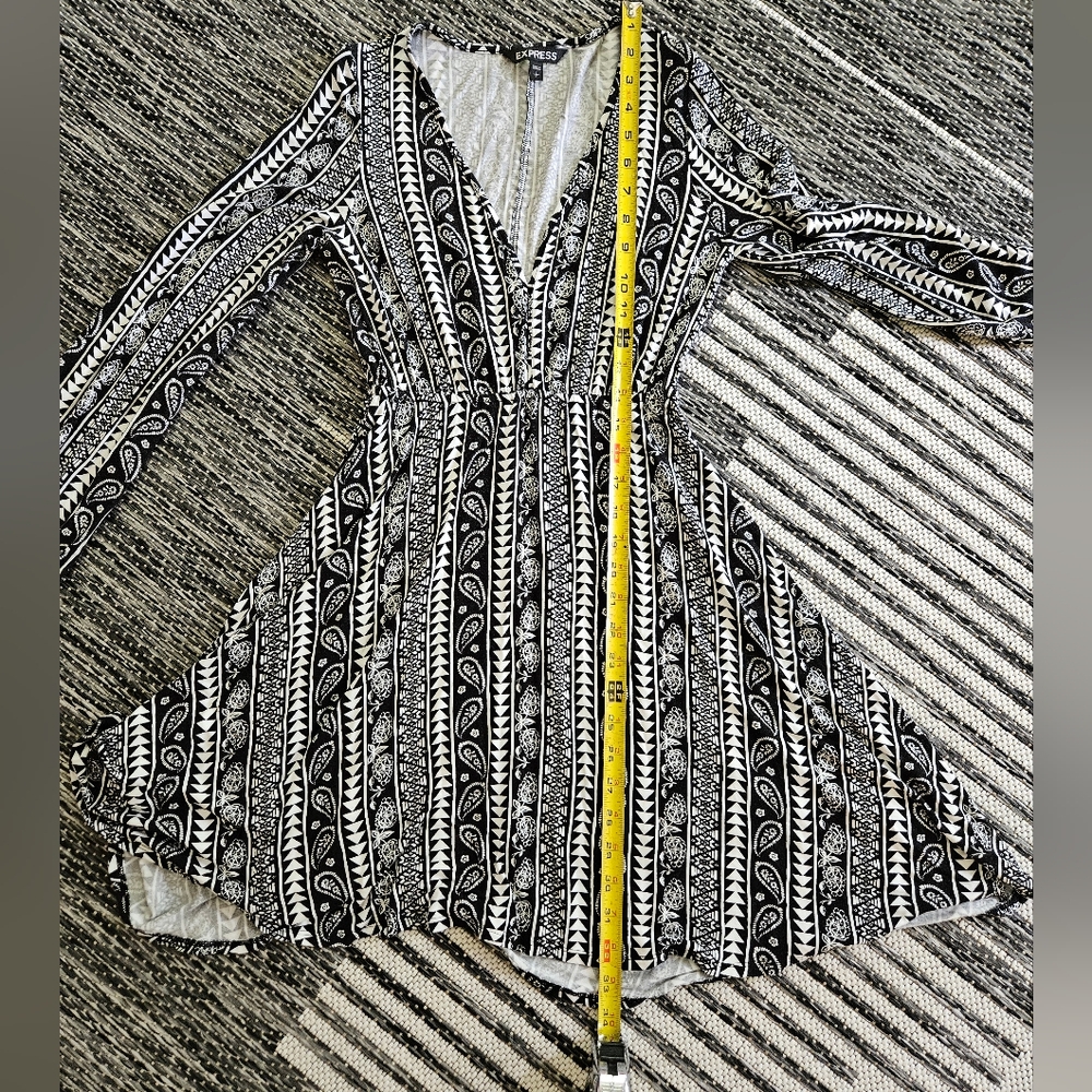 Express Brand / Black & White Dress - Picture 4 of 8